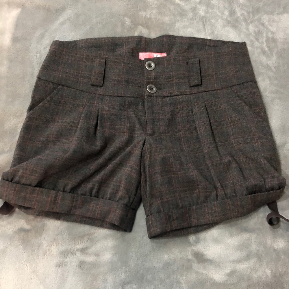 Lux High-waisted dressy shorts size 5